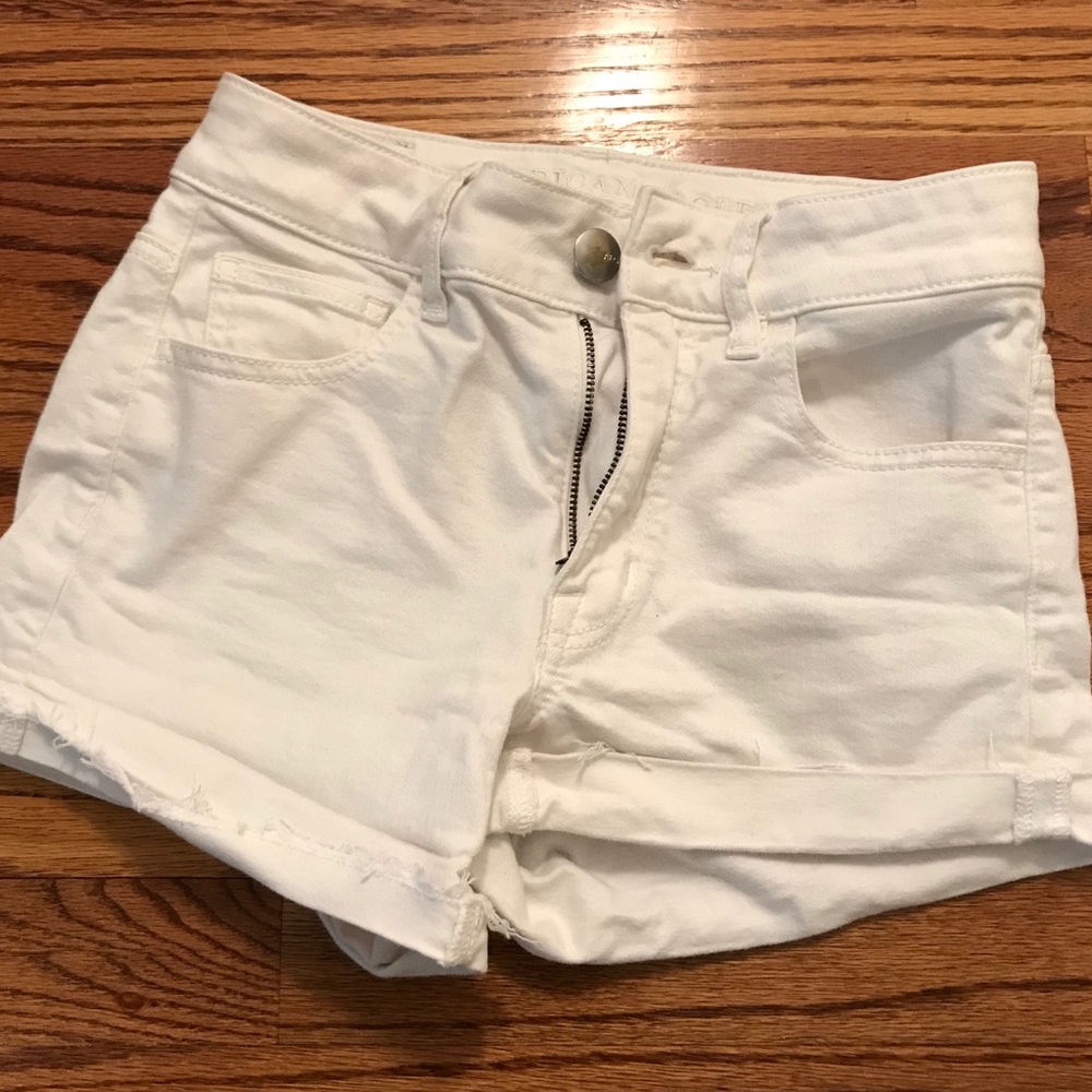 WHITE SHORTS